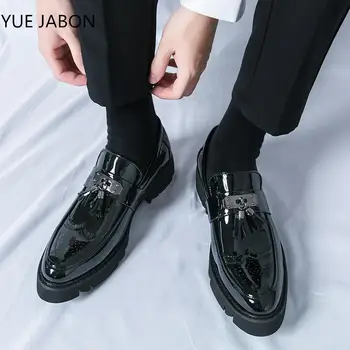 Черные мужские лоферы из лакированной кожи, деловые мужские туфли без застежки с круглым носком, Официальная обувь с кисточками, Однотонная обувь ручной работы, Размер 38-46, платформа