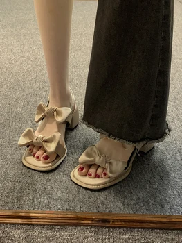 Сандалии Женская обувь 2023 Летняя новая мода Ретро-бант на толстом каблуке Обувь на среднем каблуке