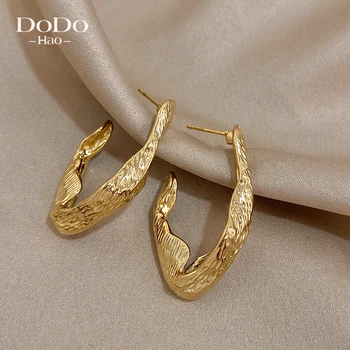 Классические серьги-кольца с пряжкой для ушей DODOHAO неправильной текстуры из нержавеющей стали, модные серьги-кольца V-образной формы золотого цвета